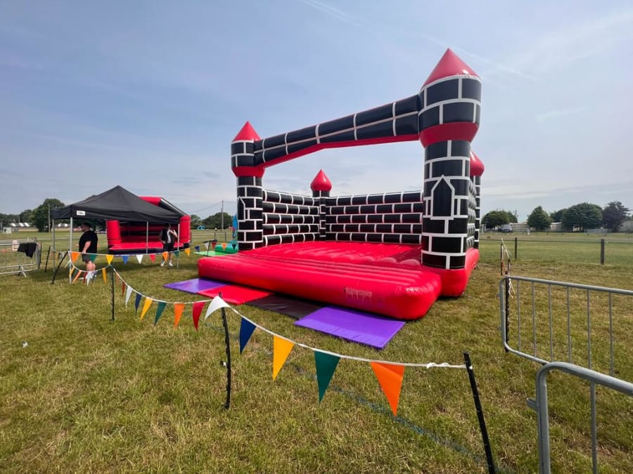 Bouncy Castle Hire UK Nationwide for London, Birmingham, Manchester, Liverpool & Leeds